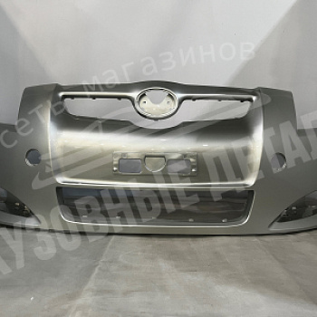 Бампер передний Toyota Auris 1C0 Gray Silver Серо-серебристый